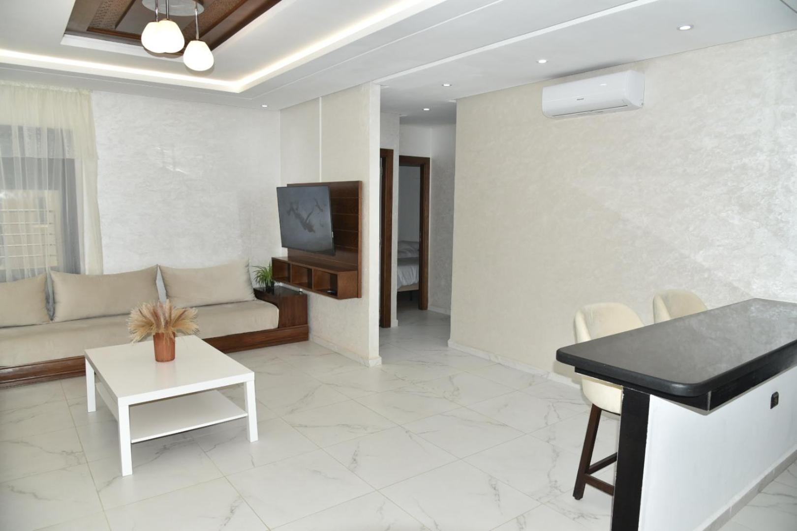 Bright 3-Br In Heart Of Kenitra-Perfect Summer Stay With Parking! 외부 사진