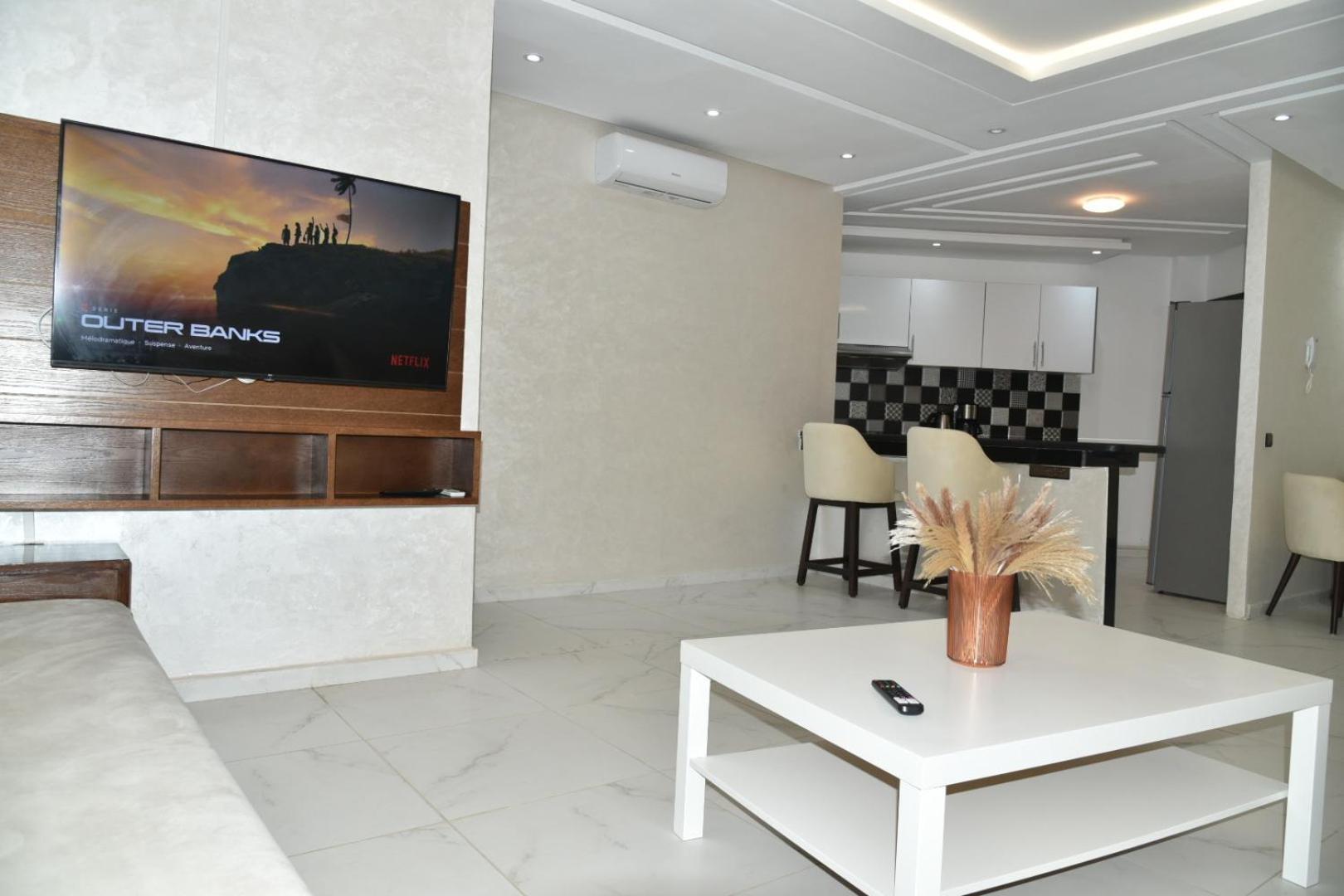 Bright 3-Br In Heart Of Kenitra-Perfect Summer Stay With Parking! 외부 사진
